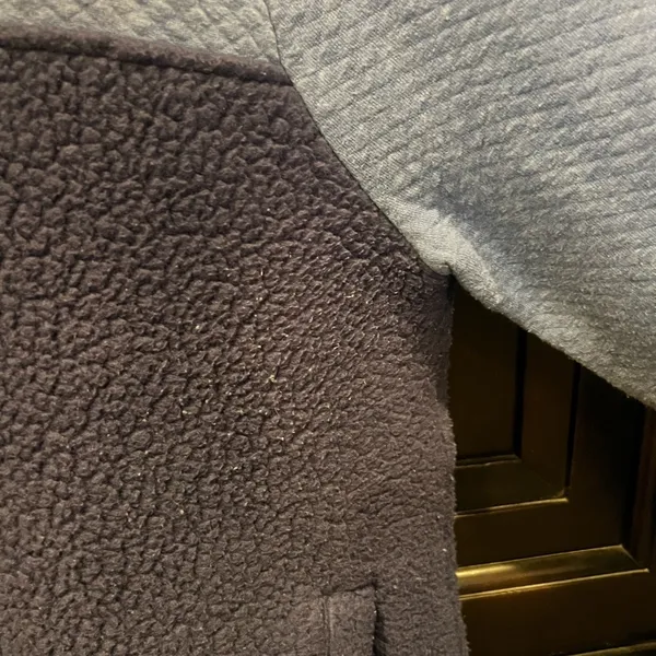 Vineyard Vines Dark Blue and Light Blue Fleece Jacket - Image 5
