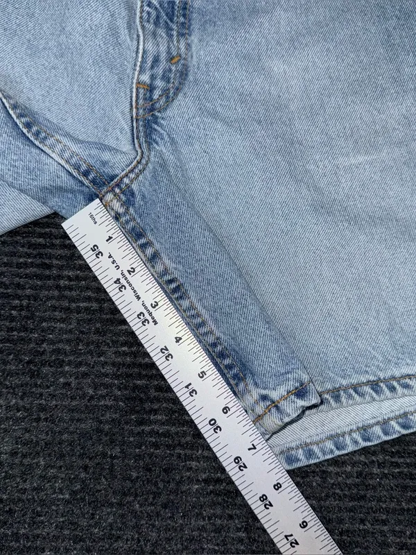 Vintage 90s Levi’s 950 Relaxed Mid Thigh Denim Shorts White Tab 5 / 25 USA Made - Image 9