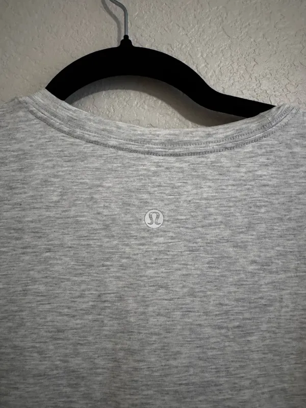 Lululemon Love V Neck Tee 10 Grey - Image 4