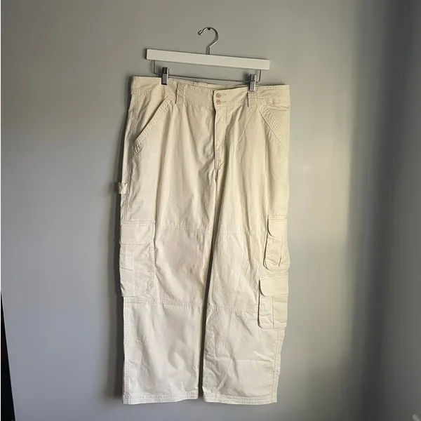 Abercrombie & Fitch Cream Cargo Pants Minimalist Street size 33 Waist 16s - Image 2