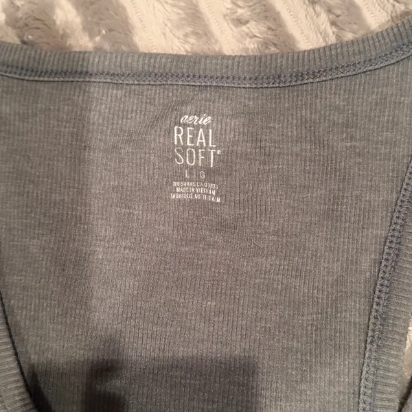 Aerie‎ Real Soft Ribbed Henley Tank Top Gray Size L Altered Raw Hem Crop - Image 4