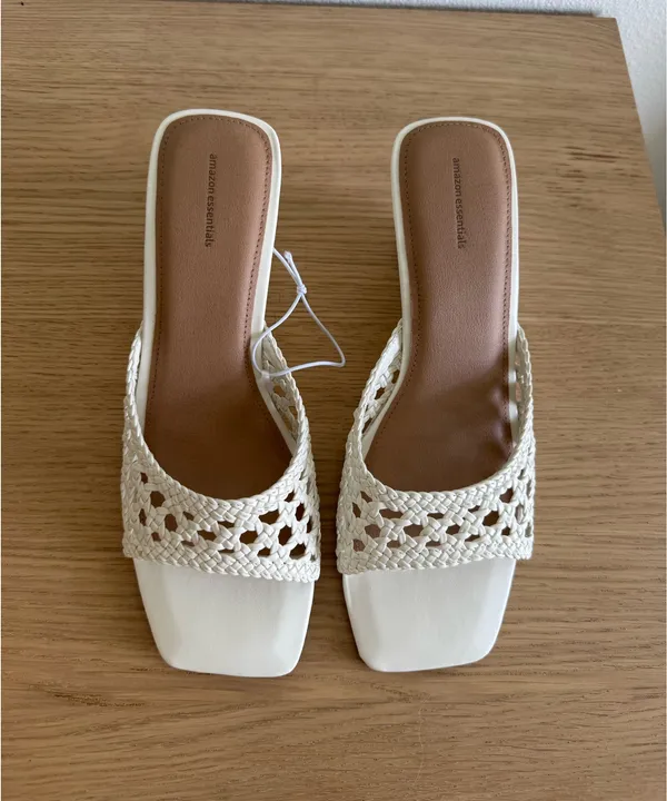 White Woven Wedge Sandals Size 8 - Image 4