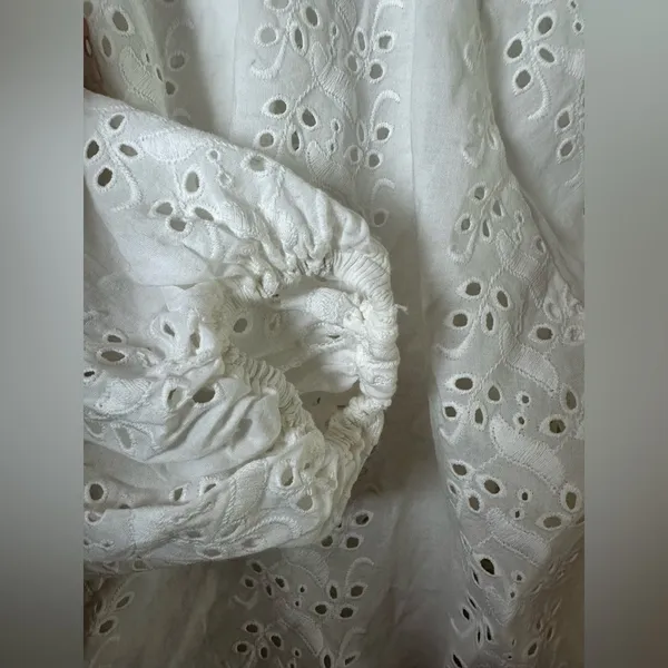 Urban Outfitters White Eyelet Button-Back Blouse Size‎ XS - Image 9