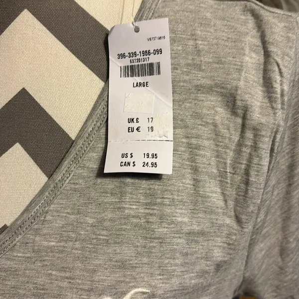 Hollister v neck-new - Image 2
