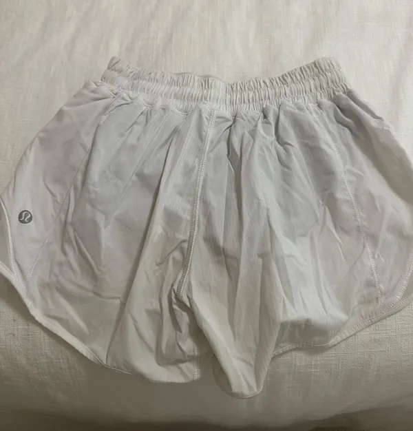 Lululemon Hotty Hots 4” - Image 2
