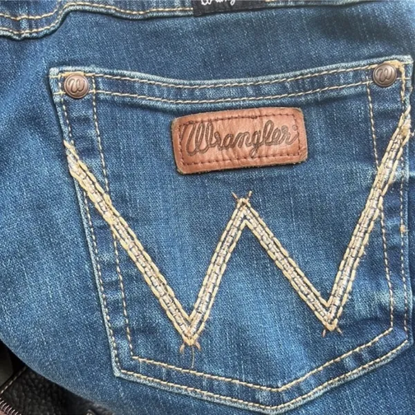 WRANGLER RETRO® MAE MID RISE BOOTCUT JEAN in Vivianna 11x30 - Image 11