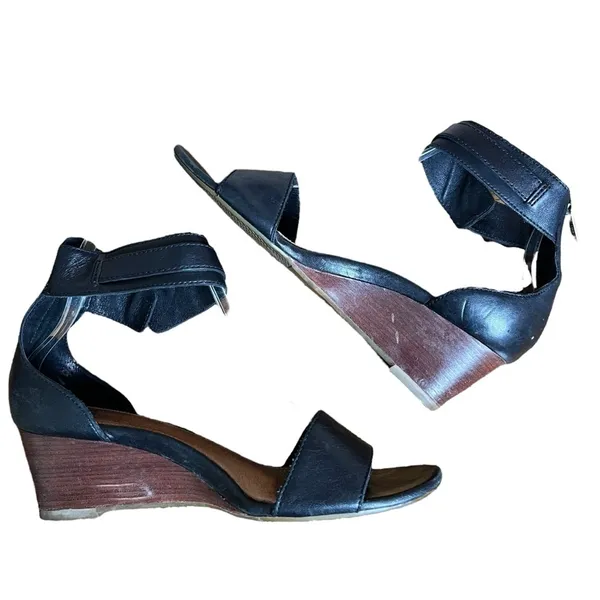 UGG Char Black Leather Wedge Sandal Women Sz 8 Wood Zip-up Open Toe Ankle Strap - Image 6