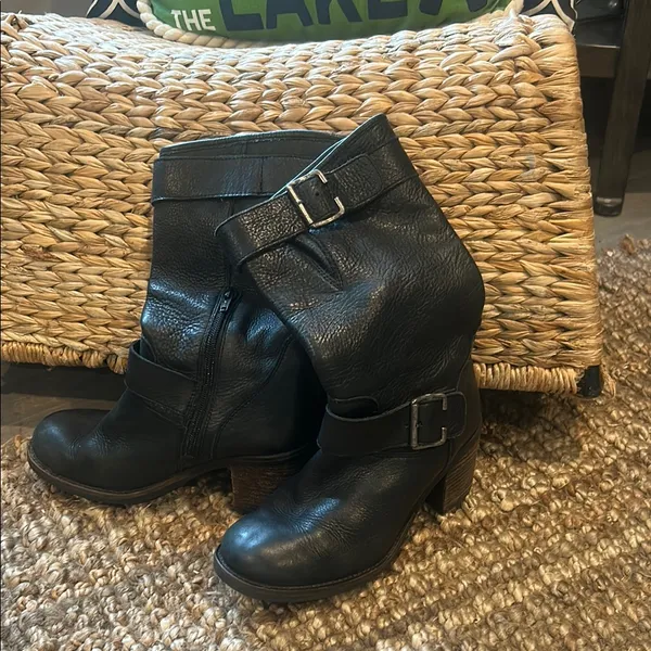 Non Signe Black Leather Buckle Moto Mid Calf Chunky Boots - Image 4