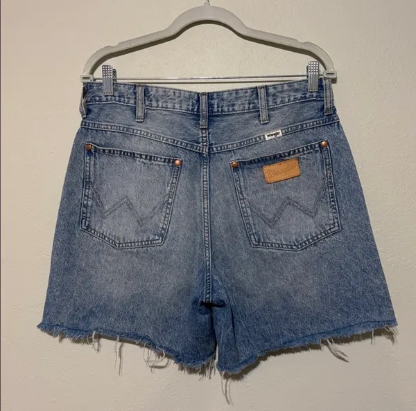 Wrangler Women's Mid-Length Denim Cowboy Short - Image 5