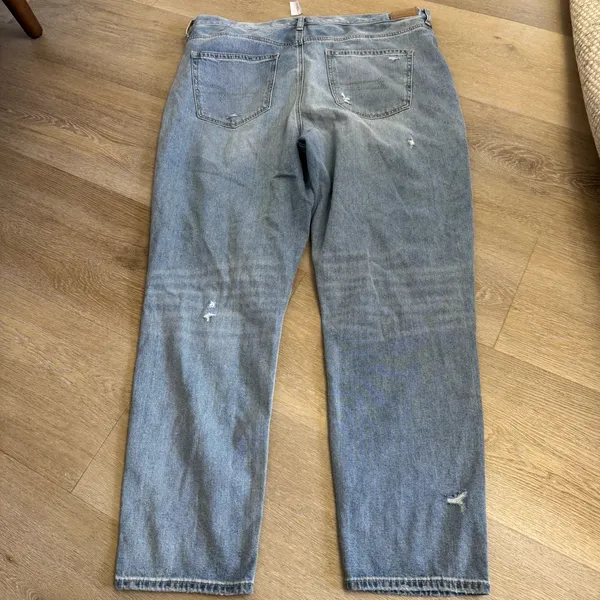 NWT American Eagle Light Wash Distressed Denim Mom Jeans - Image 6