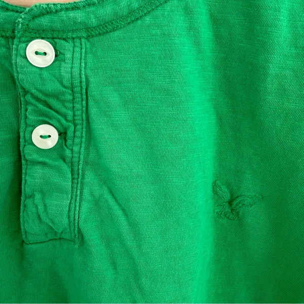 American Eagle Cropped Henley Tee - Image 3