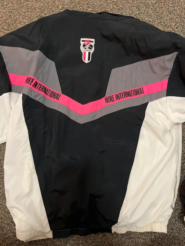 Nike International Jacket - Image 3
