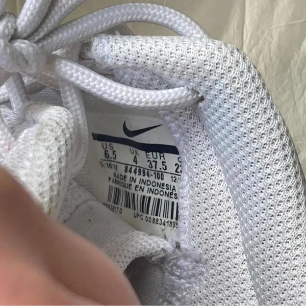 Women’s Nike Roche One White Sneakers 6.5 - Image 5