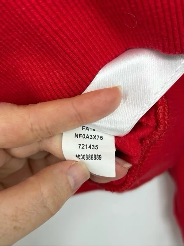 The North Face Women’s M Red Black Fleece Logo Hoodie Pullover NF0A3X75 - Image 10