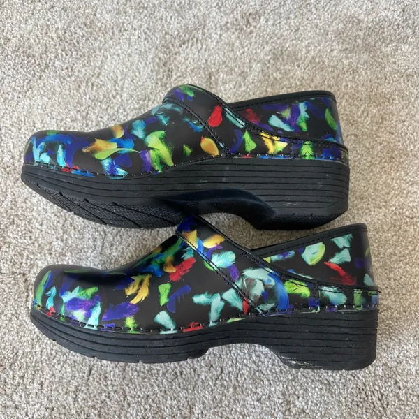 Dansko LT Pro Clogs Plume Patent Leather Feather Pattern Nurse Comfort Platform - Image 5