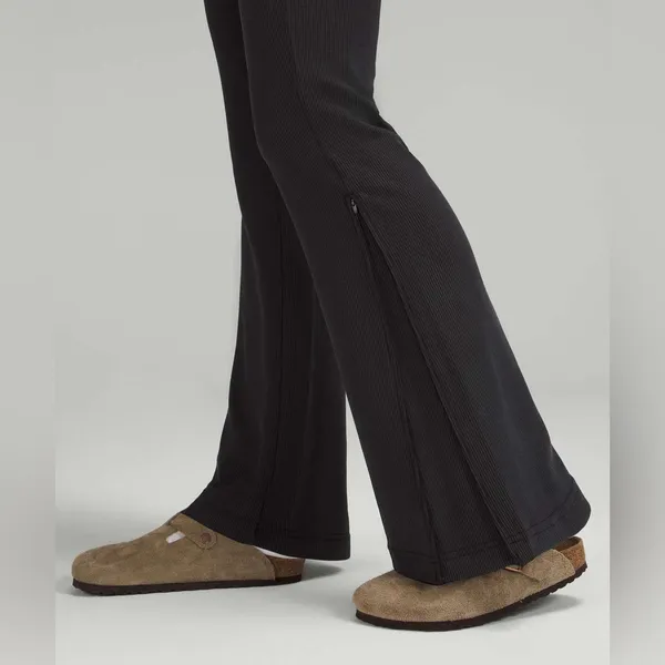 Lululemon Brushed Softstreme Ribbed Zip Flared Pant 32.5" Black.  Size 2 - Image 3