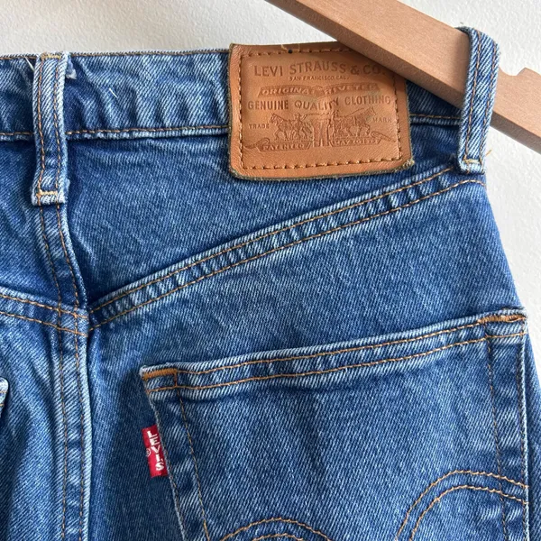 Levi's Premium Ribcage Straight Leg Jeans Medium Wash Button Fly Size 26 - Image 7