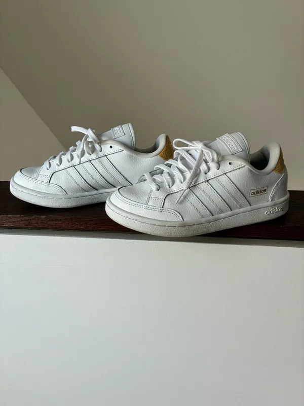 Adidas leather low top tennis shoes - Image 3