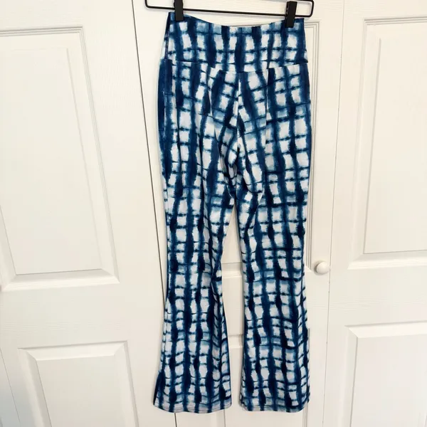 Penn State Nittany Lions Tie Dye Blue and White Flare yoga pants SMALL - Image 4