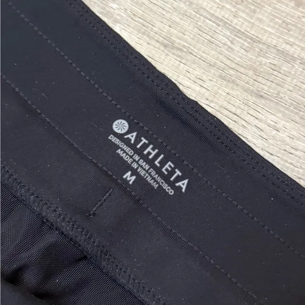 •ATHLETA• SHORTS - Image 3