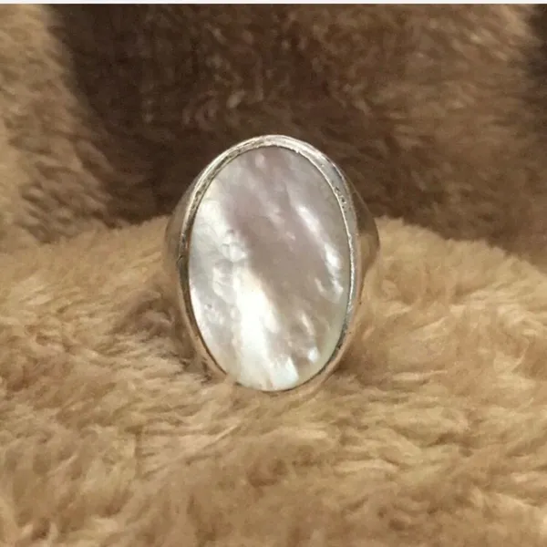 Vintage Mother of Pearl Sterling Silver Wide Band Cocktail Ring Sz 8 - Image 8