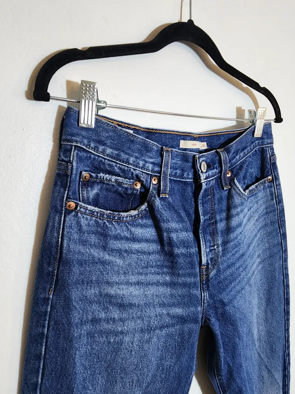 Levi's Women's Wedgie Ankle Jeans Size 28 - Image 3