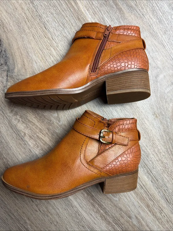Baretraps Maci Ankle Booties w/ Croc-Embossed Heel Size 8 M - Image 4