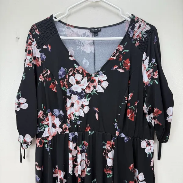 Torrid Pink Floral Studio Knit Short Tie Sleeve‎ V Neck Dress Size 1X - Image 5