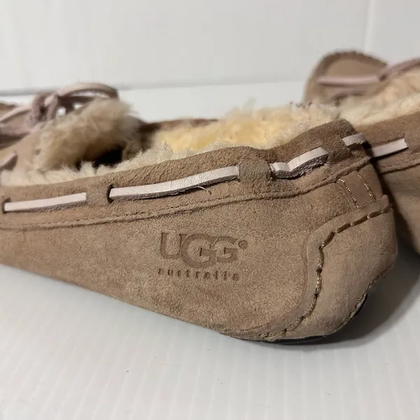 UGG SN 5612 Dakota sand suede sheepskin-lined slippers women size 7 - Image 7