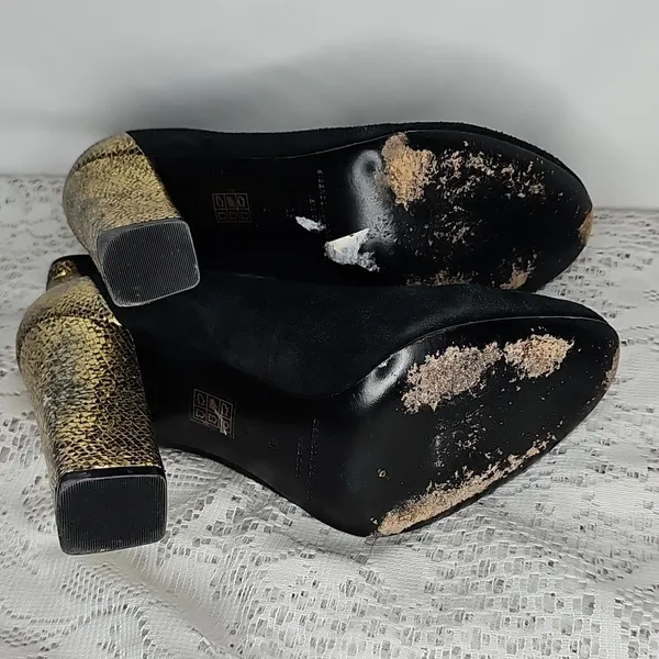 Sigerson Morrison Black Gold Suede Block Heel Slip On Ankle Bootie Boots Sz 9.5 - Image 8