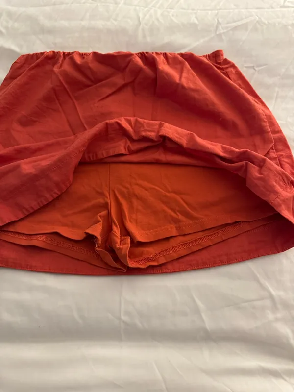 Red skirt - Image 2