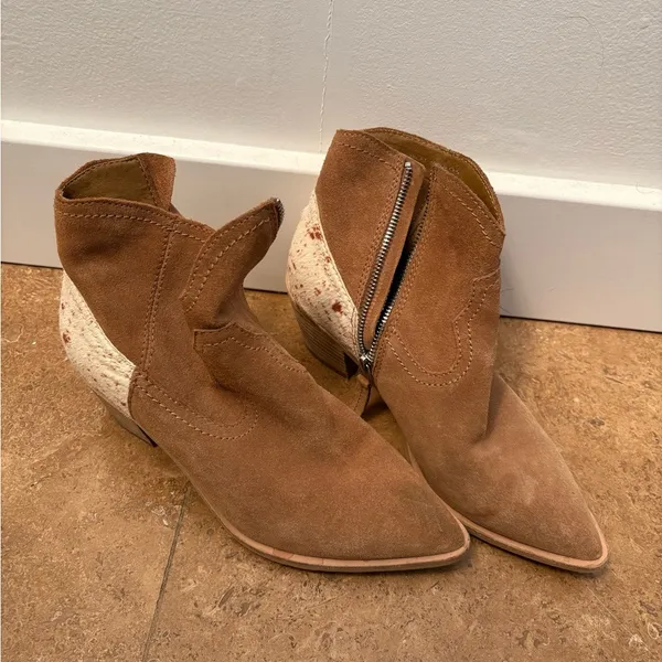 Dolce Vita Senica Cow Hair & Suede Western Booties - Image 6