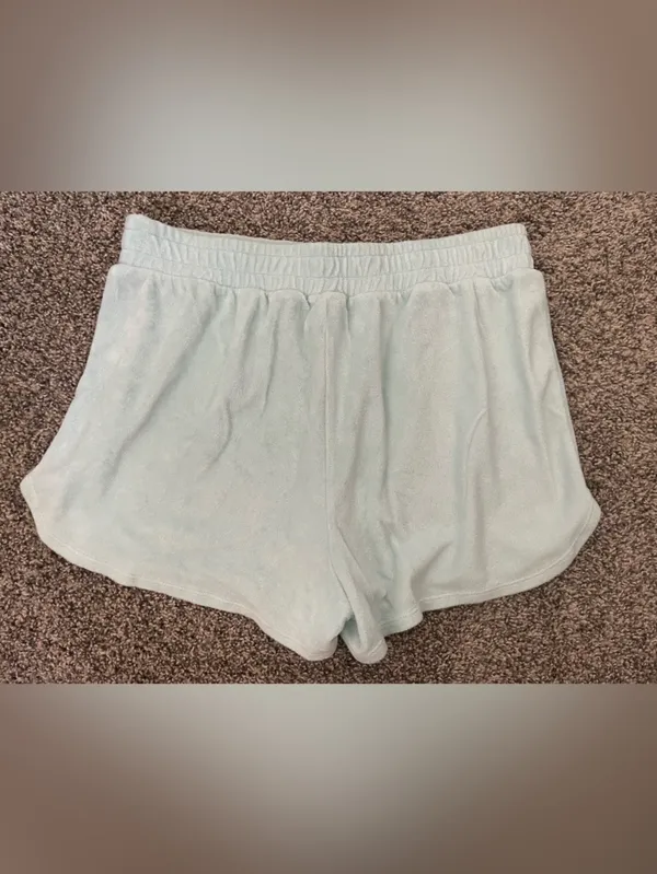 Women’s Beyond Yoga Tropez Terrycloth Pullover Shorts Set Loungewear Size L - Image 10