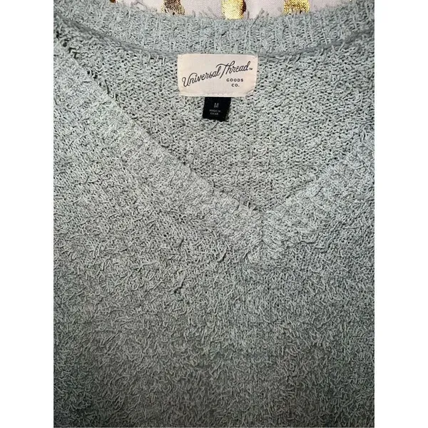 Universal thread Fuzzy v neck sweater size M - Image 3