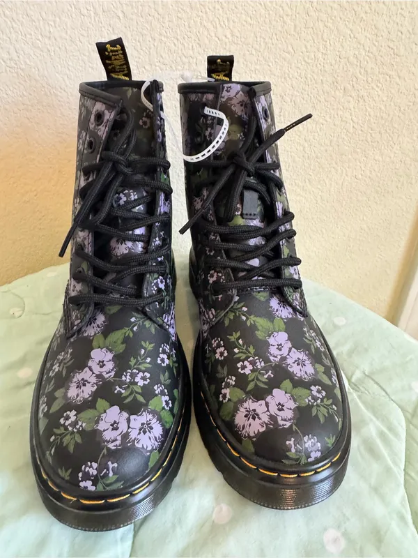 NEW Dr. Martens Zavala boots feature a black "Primrose Floral" Womens size 5 - Image 2