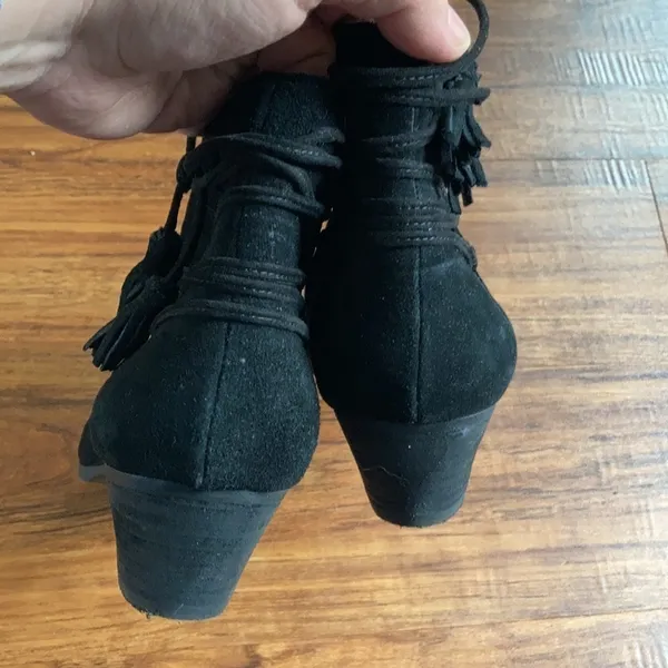 Vince Camuto‎ Carlin’s suede boots with tassels size 9.5 - Image 7