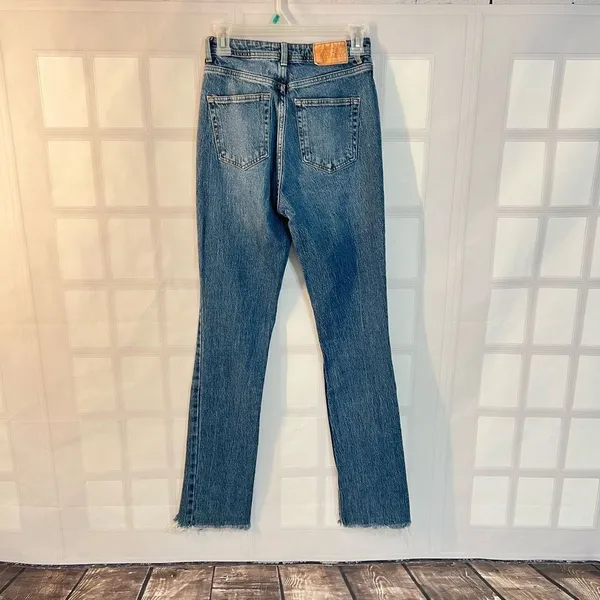 Zara high waisted button fly slit leg frayed hem size 2 - Image 6