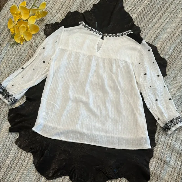 Knox Rose White Embroidered Peasant Top Size M - Image 5