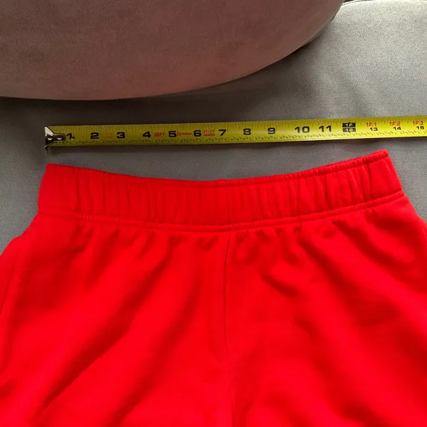 Alo Yoga Accolade Short Bright Red XS - Image 4