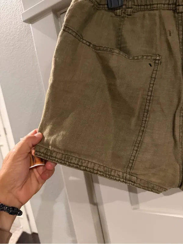 Free People Women’s Olive Tan slouchy cargo Drawstring Shorts. Size 10! New. - Image 6