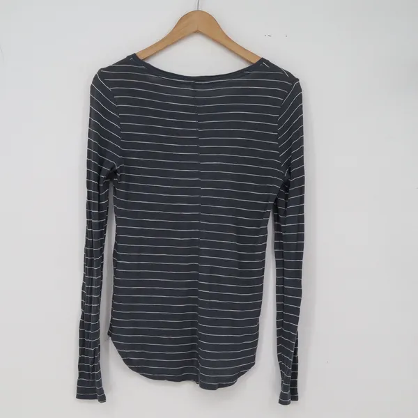 Banana Republic Tee Womens XS Malibu Navy Blue Striped Long Sleeve Excellent - Image 4