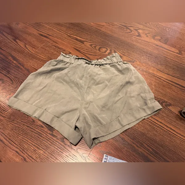 Aerie shorts Olive small NWT - Image 3