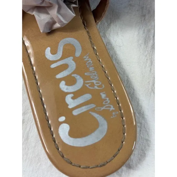Circus by Sam Edelman Cherry Tan Patent‎ Medallion Thong Flat Sandals Mens 9.5M - Image 4