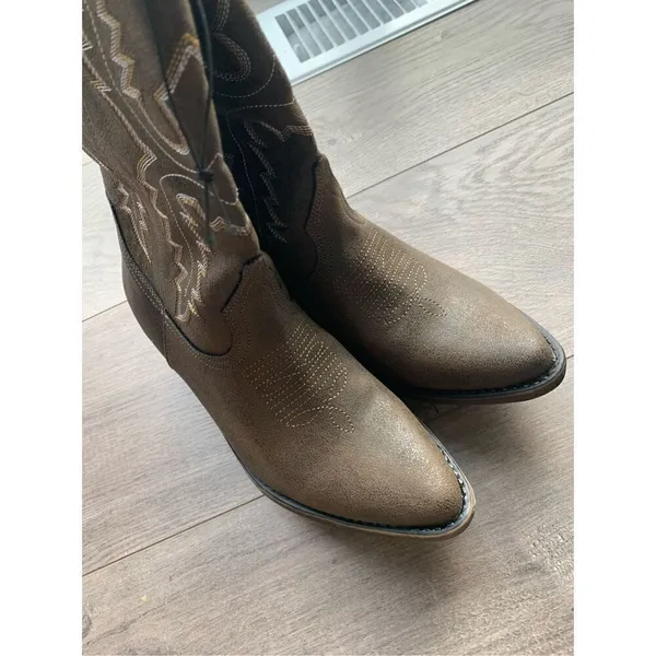 Me Too Brown faux leather cowboy boots women’s size 6 rubber heel and sole western boot - Image 2
