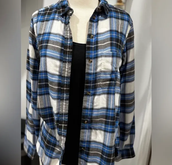 American Eagle Outfitters AHH-MAZINGLY SOFT Boyfriend Fit Blue Flannel Shirt - Image 2