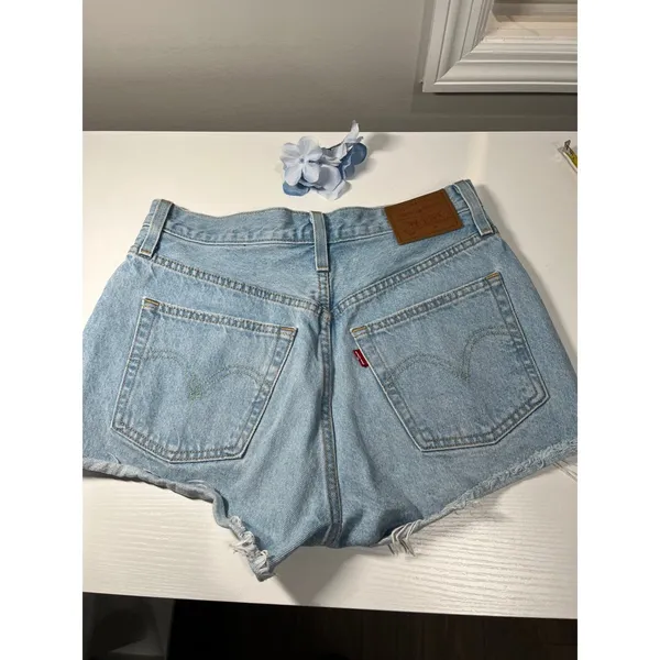Levis Premium 501‎ Original Shorts Light Wash Distressed Cut Off W27 56327-0086 - Image 10