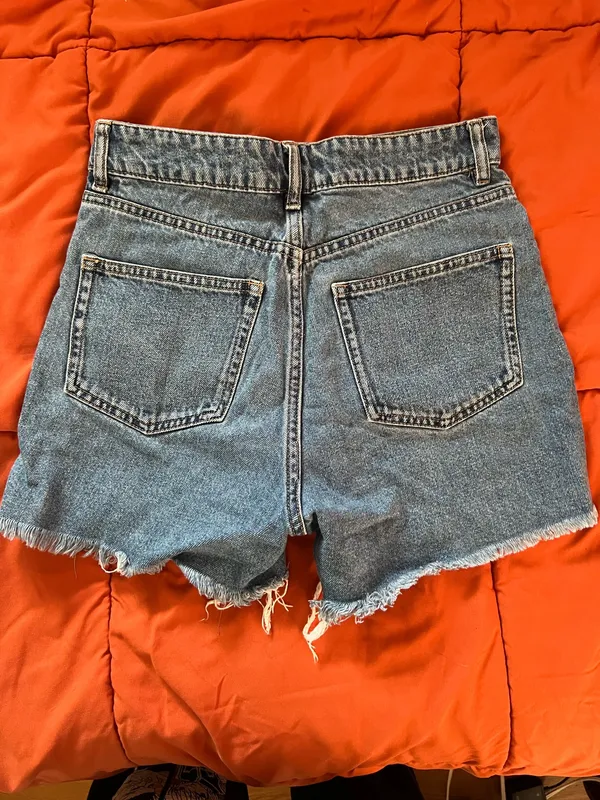 H&M High-Waisted Shorts Denim - Image 2