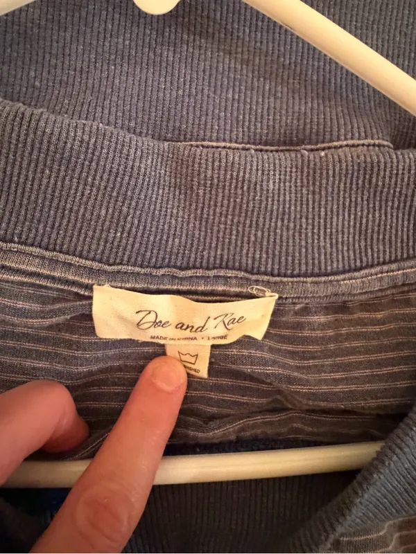 Doe & Rae Blue Striped Short Sleeve Sweatshirt Raw Edge Pullover - Image 2