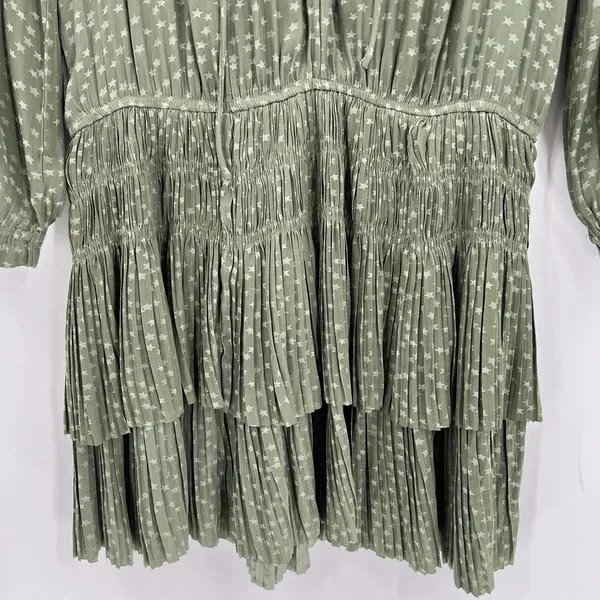 Current Air Laurel Mini Star‎ Dress Size Small Sage Green Tiered Pleated V-Neck - Image 5