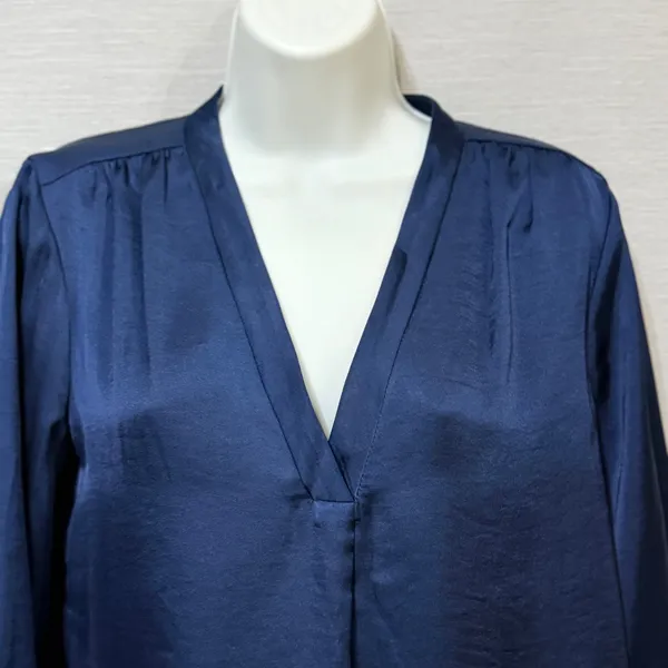 Vince Camuto Navy Blue Satin V-Neck Long Sleeve Blouse Small NEW - Image 3
